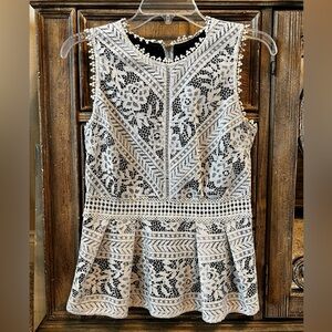 ROMEO + JULIET Couture NWOT Sz M black cream lace blouse spring summer evening
